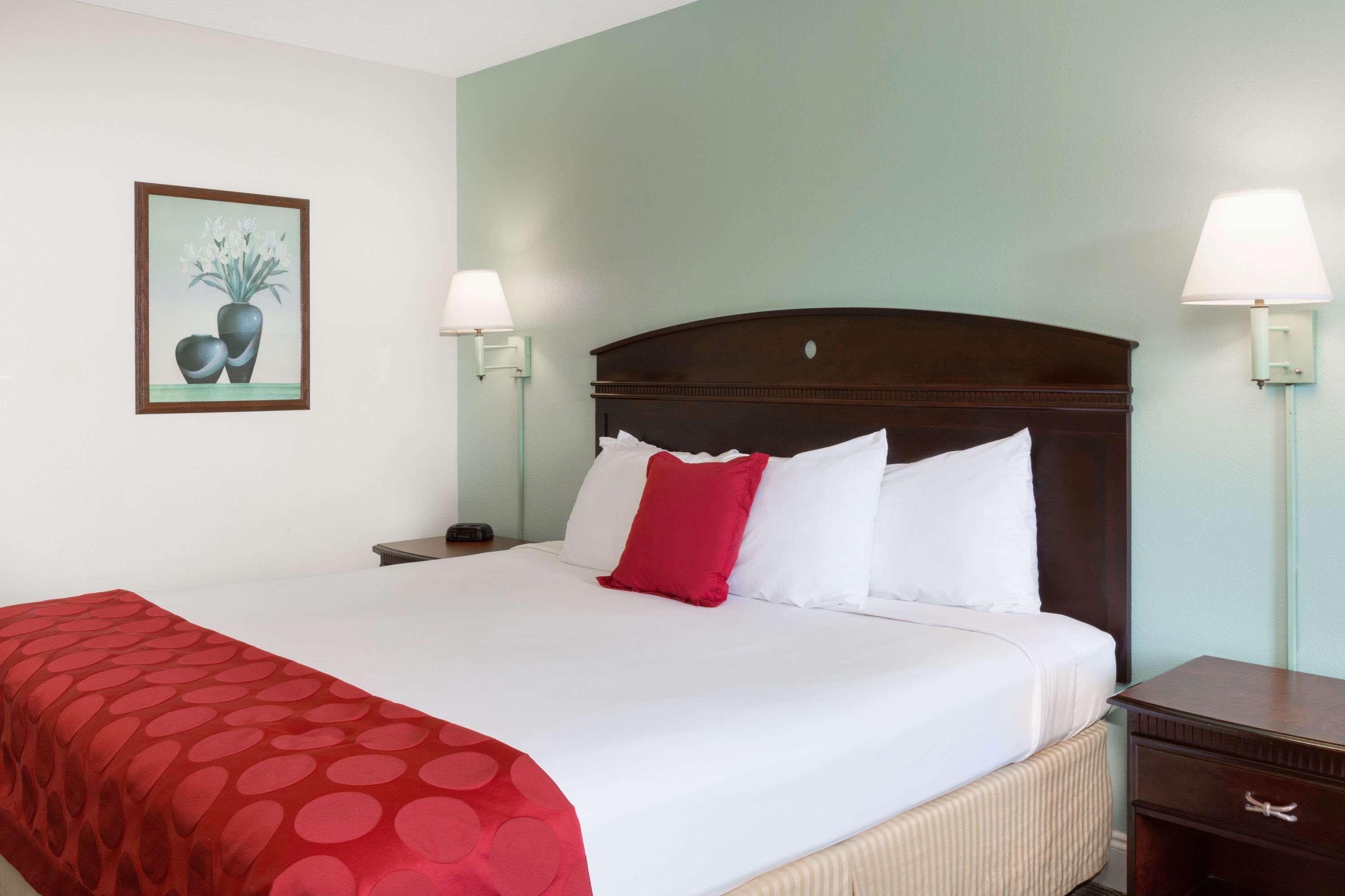 מלון Ramada By Wyndham פלהם מראה חיצוני תמונה